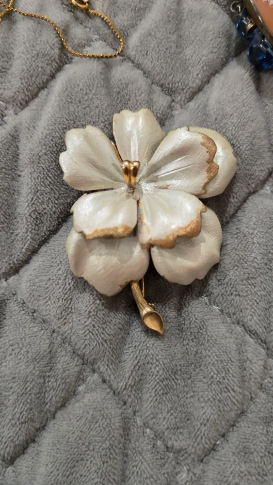 Flower Brooch Pin thumbnail