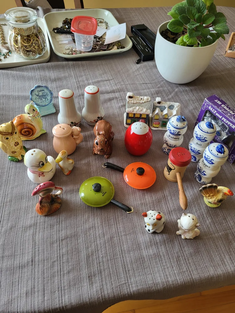 Vintage Salt & Pepper Shakers thumbnail