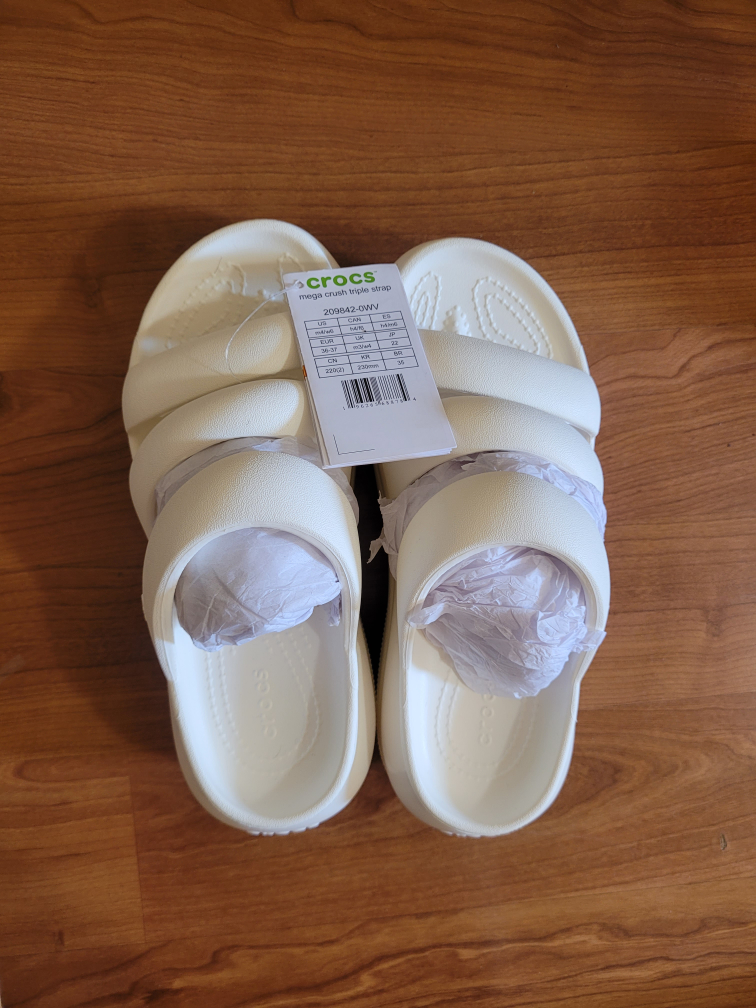 BRAND NEW Crocs Mega Crush Triple Strap Women's Size 6