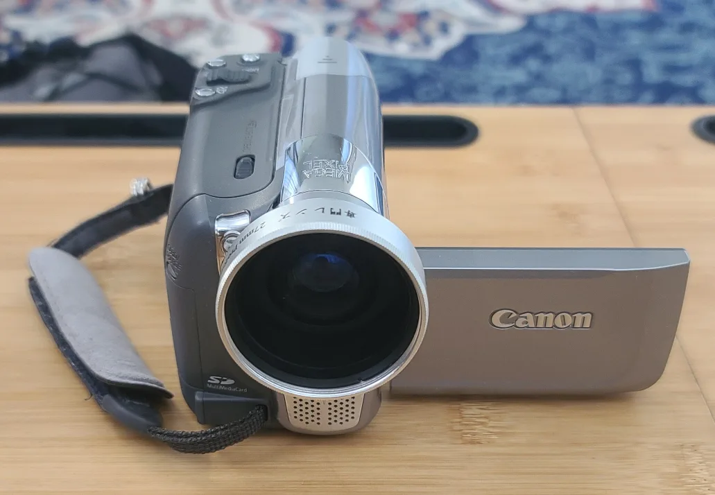 Canon Elura 100 A Digital Camcorder thumbnail