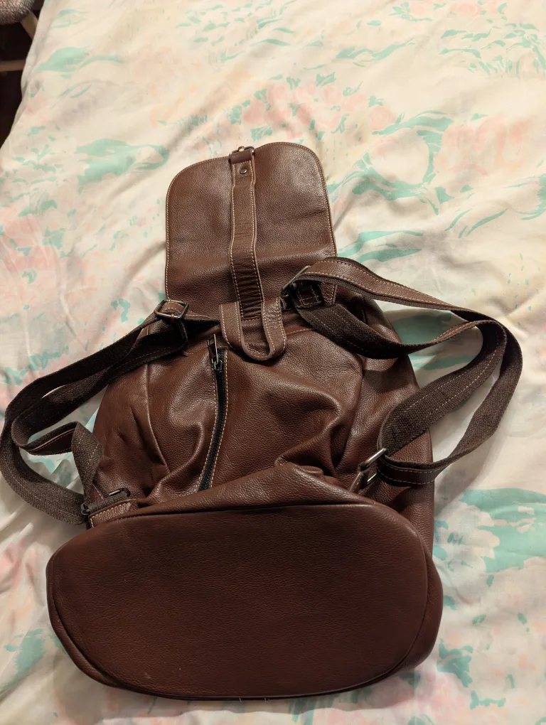 Brown Leather Backpack image indicator(4)