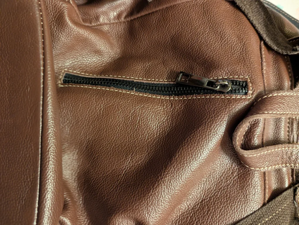 Brown Leather Backpack image indicator(6)