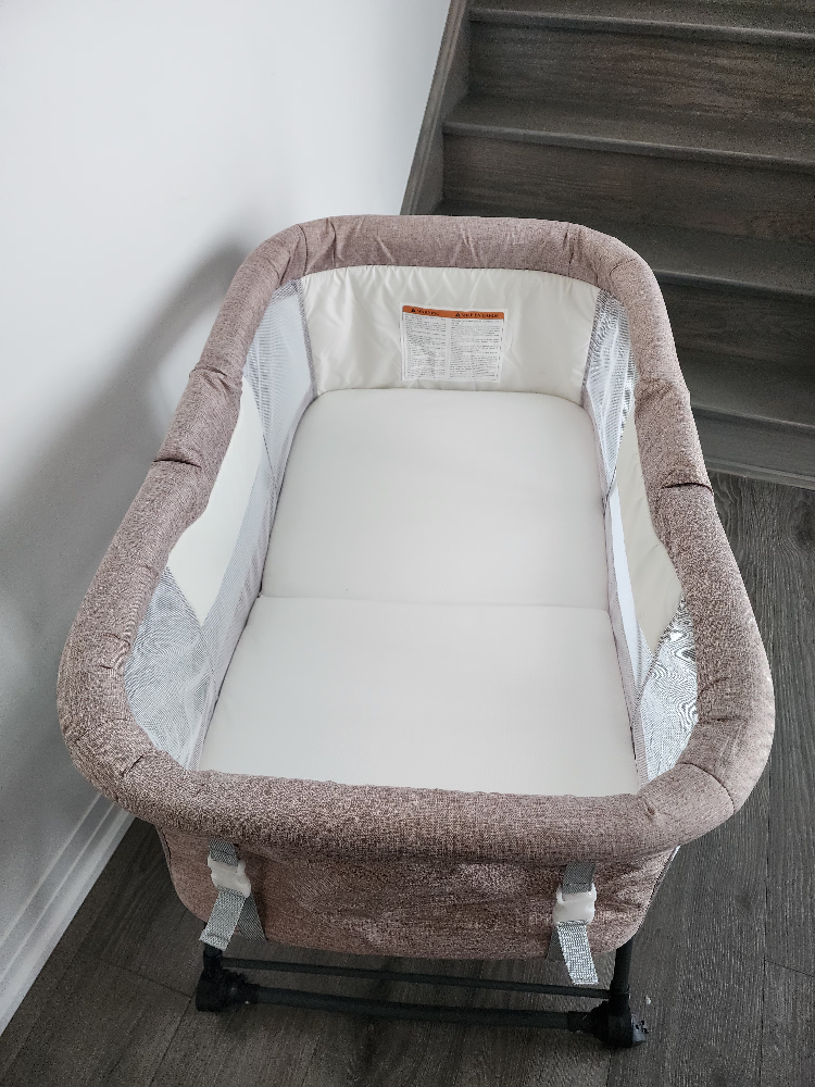 Bassinet - New Condition - photo 3