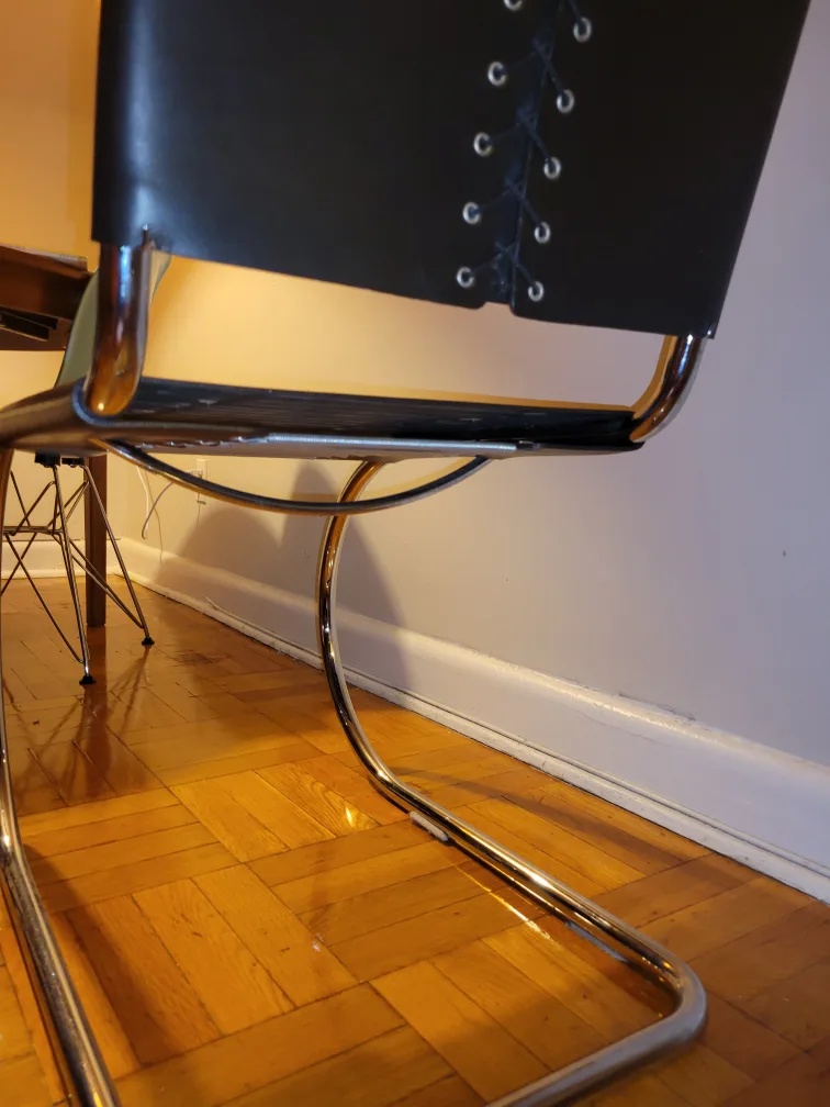 Bauhaus cantilever leather chair image indicator(8)