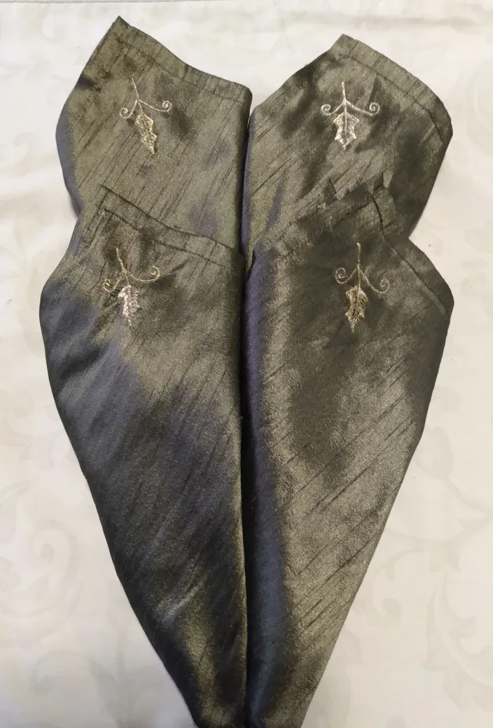 Set of 4 Olive Green Napkins with Embroidery thumbnail