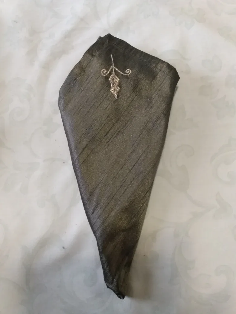 Set of 4 Olive Green Napkins with Embroidery image indicator(4)