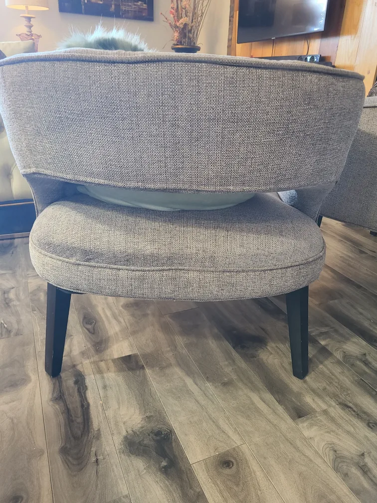 🇨🇦 Set of 2 Structube Grey Accent chairs image indicator(4)