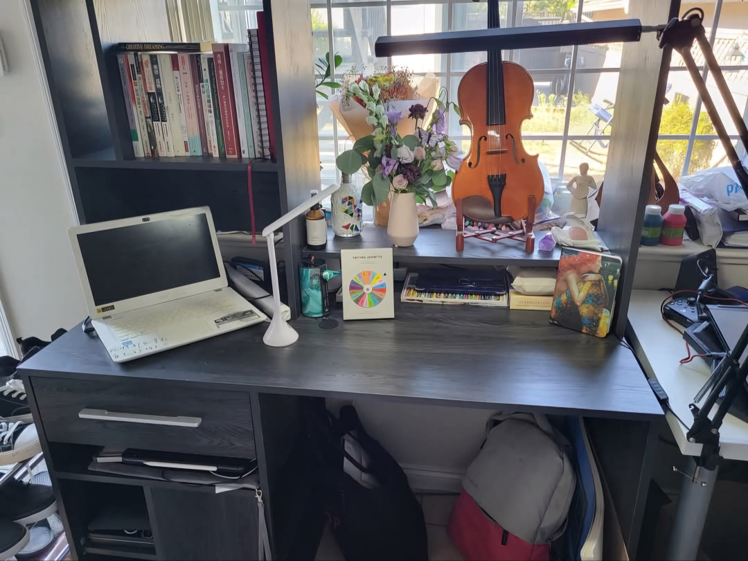 🪑 DREAM DESK  🎯 Must be picked up by July 27