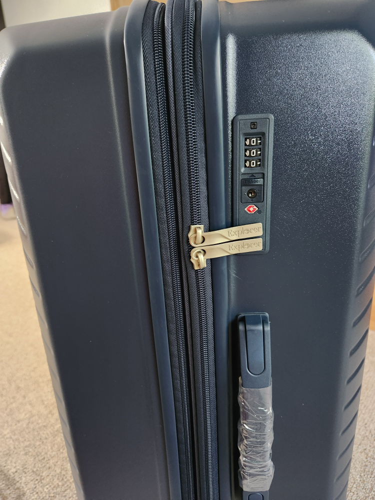 New Explorer EXP6028 Large Expandable Spinner Suitcase - photo 2