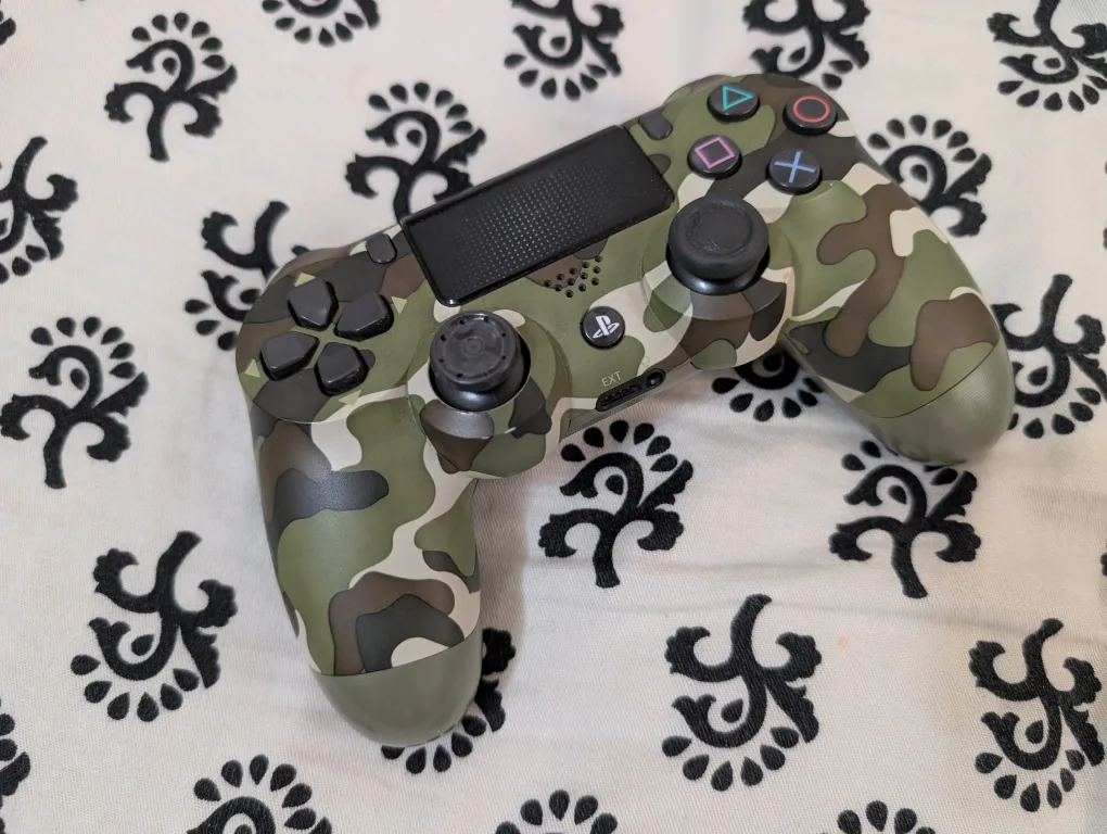 Sony PlayStation 4 DualShock 4 Camouflage Controller image indicator(2)