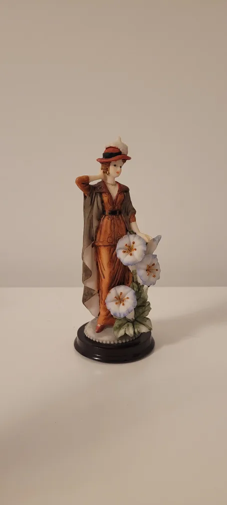 Vintage Lady Figurine with Flowers 🇨🇦🍁 thumbnail