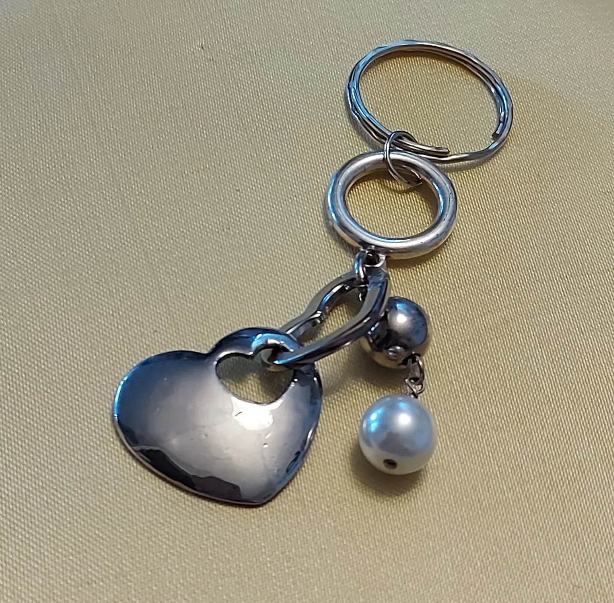 Heart & Pearl Keychain thumbnail