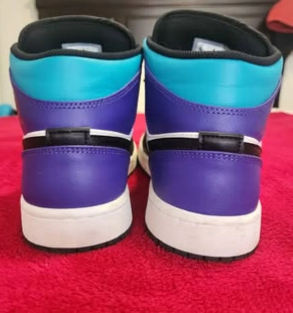 Air Jordan 1 Mid, size 9 mens image indicator(3)