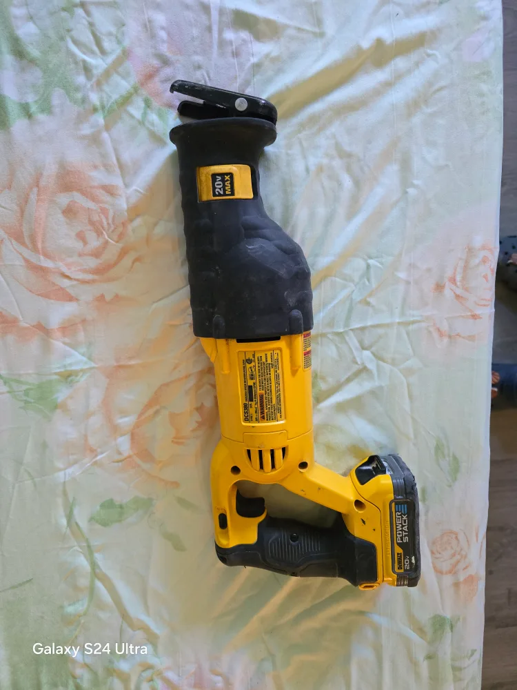 DeWALT 20V MAX Reciprocating Saw thumbnail