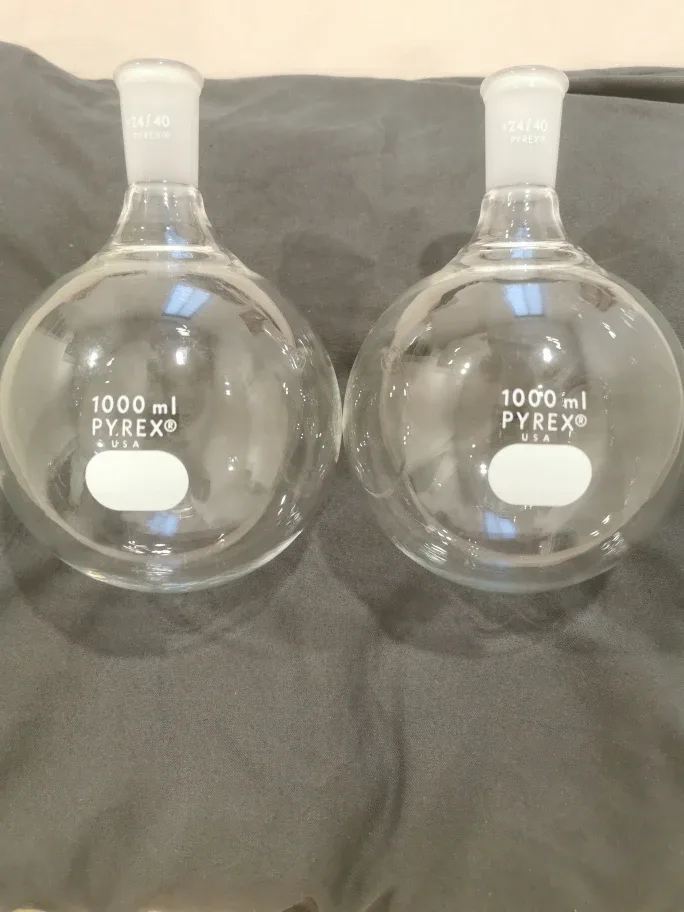 Pyrex 1000ml Round Bottom Flasks
