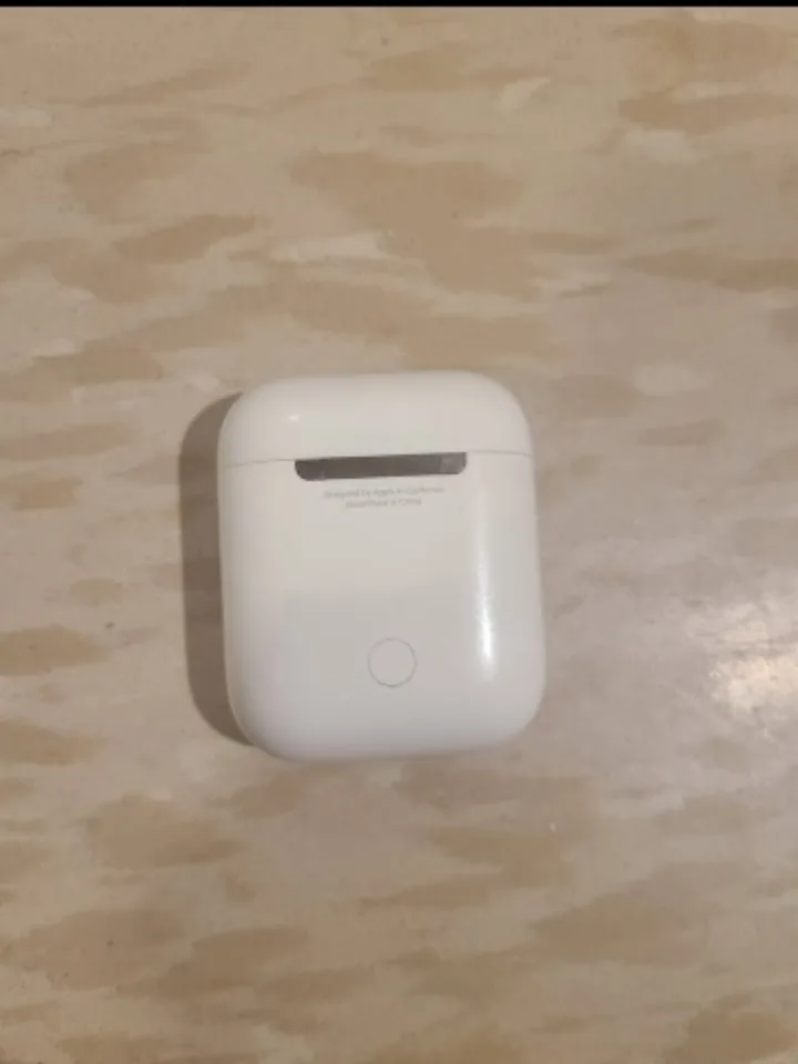 Apple AirPods 2nd Generation - Great Condition! image indicator(2)