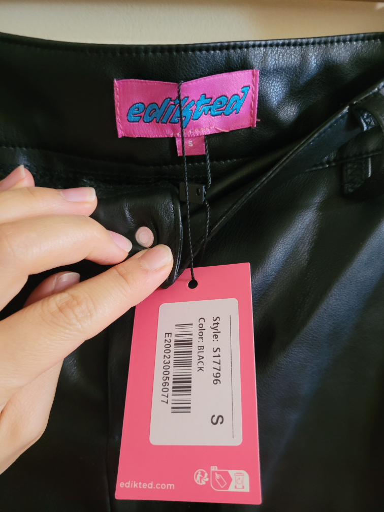 BRAND NEW Edikted Black Faux Leather Skort - Size Small - photo 4