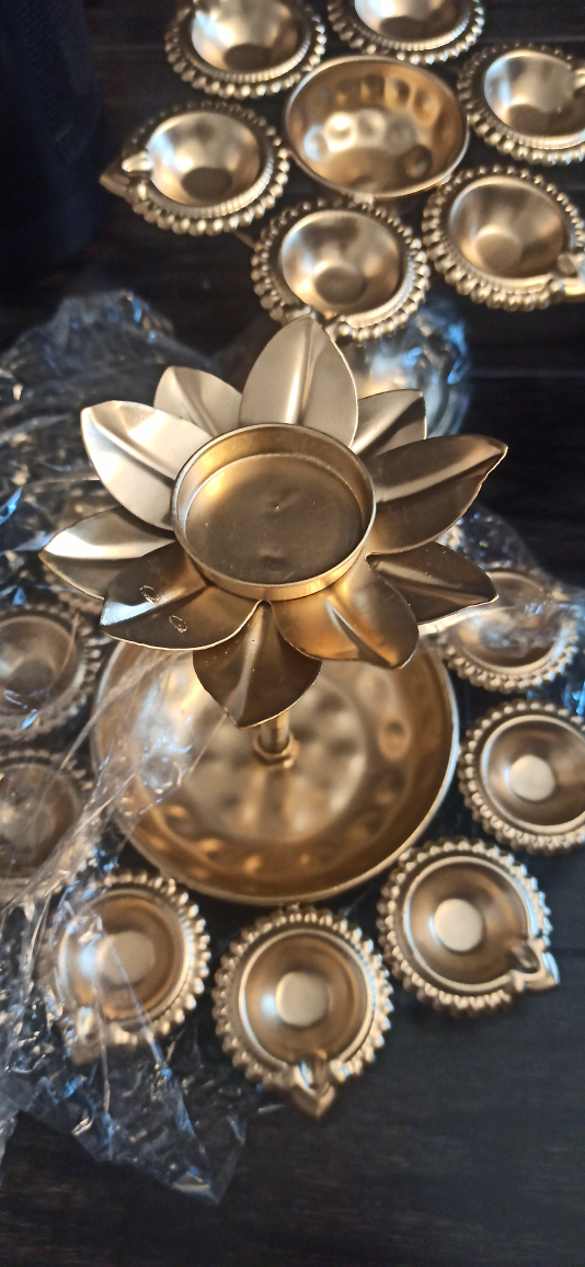 Gold-tone Metal Diya Stand. Urli Stand🍁