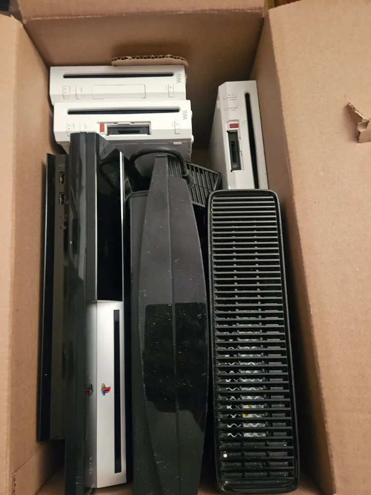 Mixed Lot: Wii, PS3, Xbox 360 Consoles thumbnail