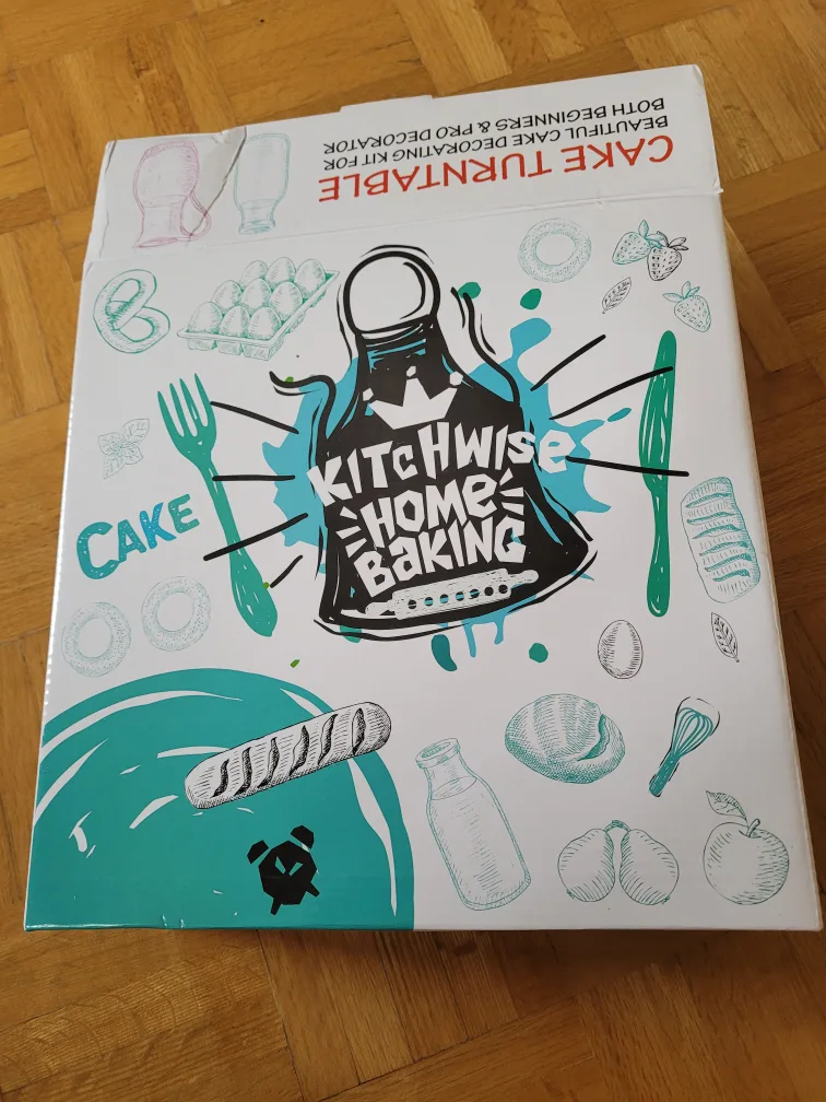 🇨🇦 Cake Decorating Kit - New in Box! thumbnail