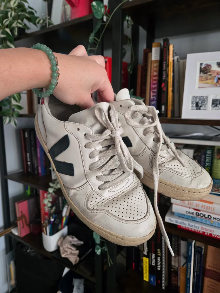 VEJA Women's White Leather Sneakers - Size W US 5 image indicator(3)