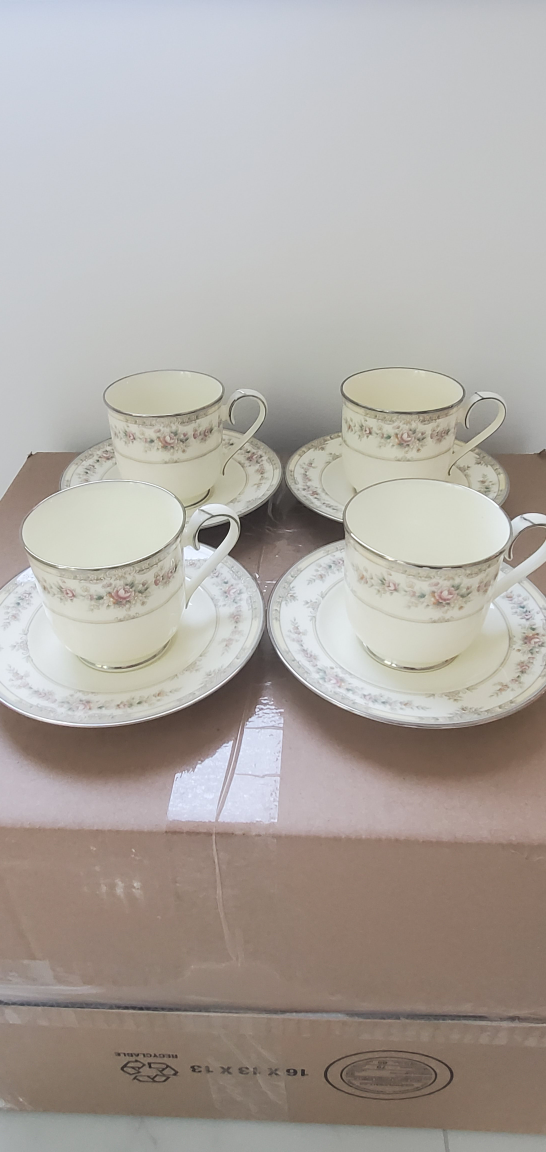 Noritake Bone China Tea Cup Set