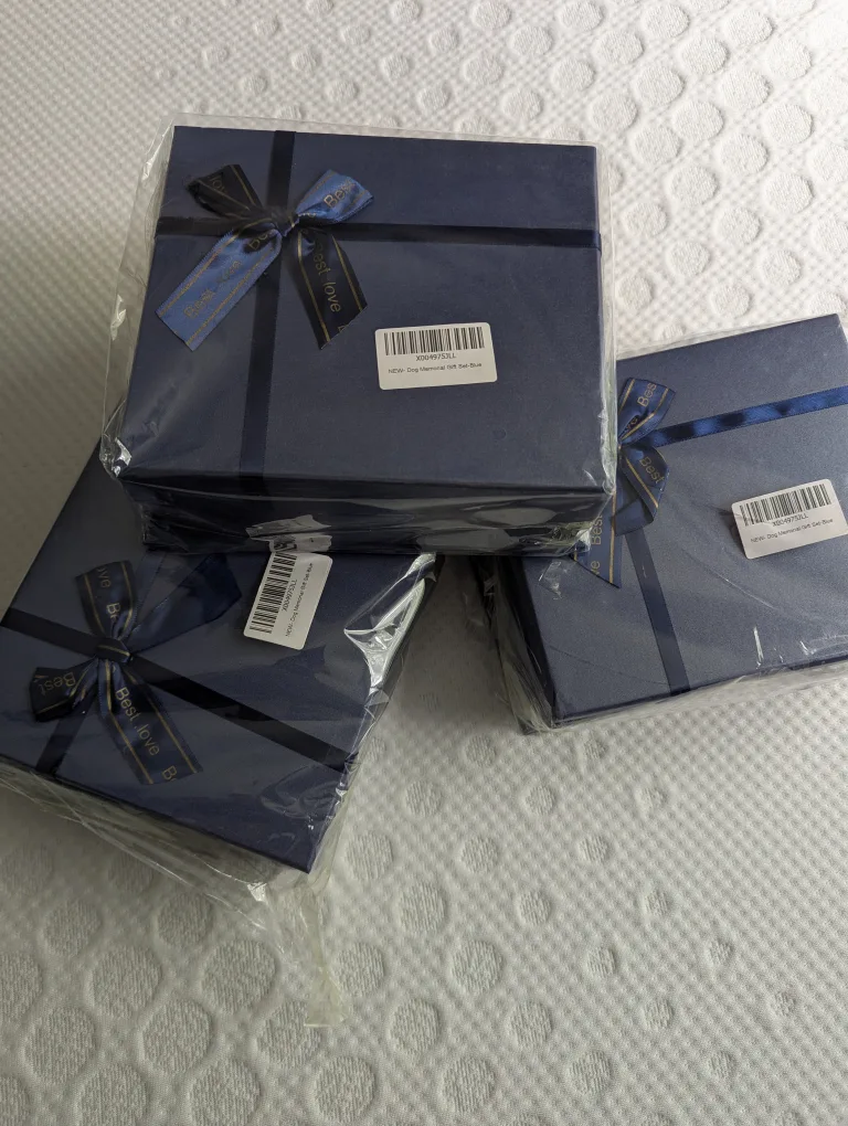 Gift Set with Candle, Bracelet & Flowers - Blue thumbnail