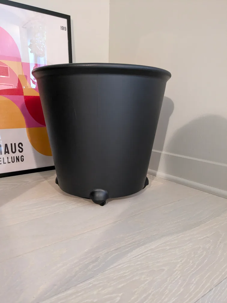 Self-Watering IKEA Plant Pot with Wheels (NEW) image indicator(6)