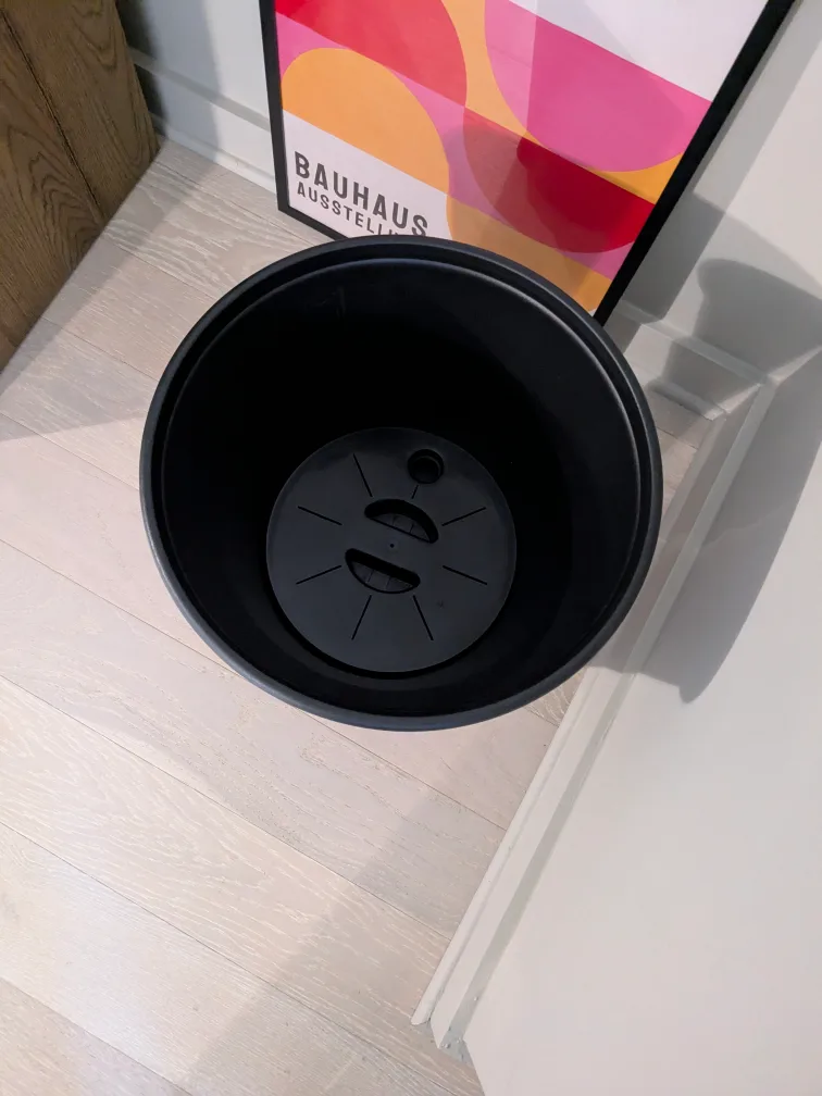 Self-Watering IKEA Plant Pot with Wheels (NEW) image indicator(2)