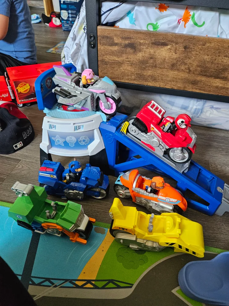 Paw Patrol Moto Pups Playset with 6 Motorcycles thumbnail