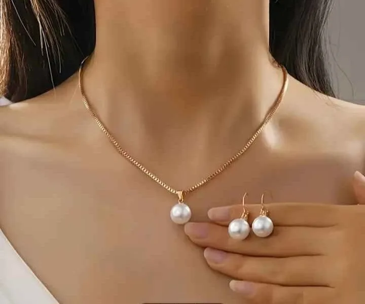 NEW Pearl Necklace & Earrings Set image indicator(2)