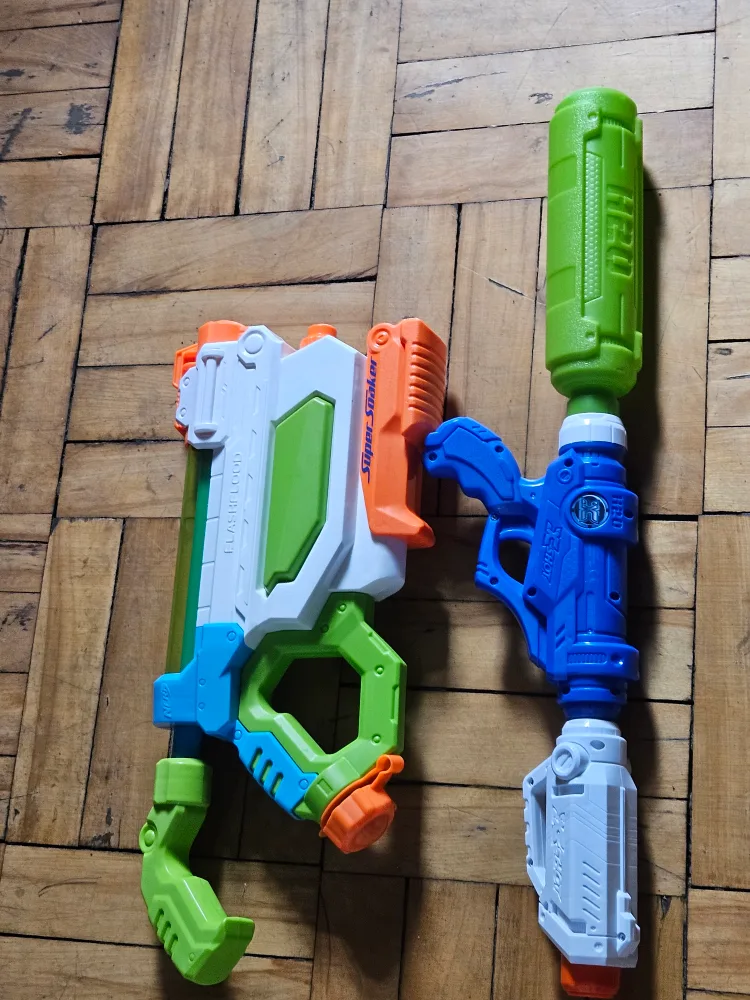 Super Soaker Flash Flood & H2O XP Water Guns thumbnail