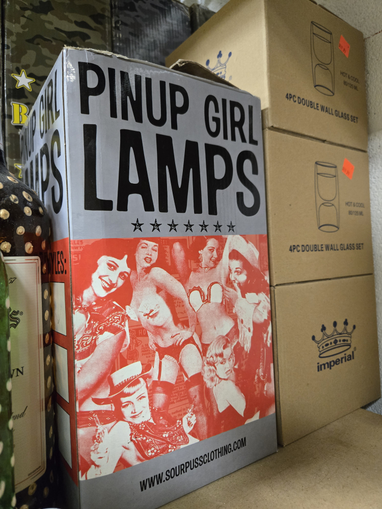 Pinup Girl Lamps - Sourpuss Clothing - photo 3