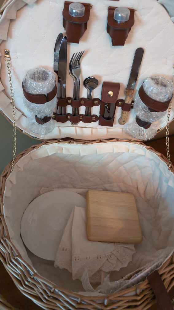 Picnic Time Heart Shaped Willow Basket - photo 3
