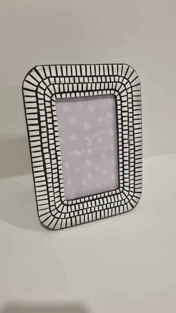 5 Photo Frames - Decorative Home Decor image indicator(4)