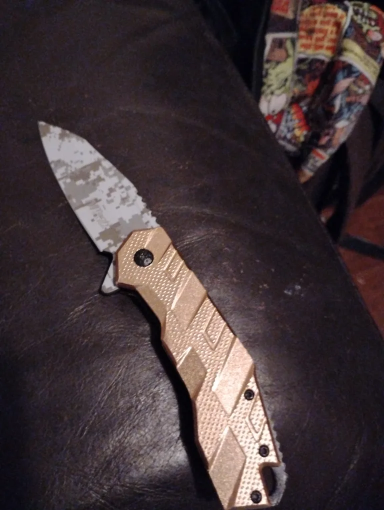 Folding Pocket Knife - Gold Handle, Camo Blade image indicator(3)