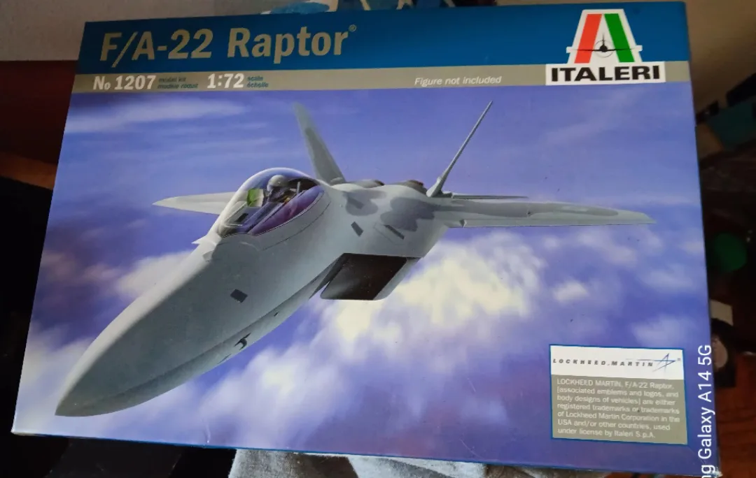 Italeri F/A-22 Raptor Model Kit -  in Box! 🇨🇦  Toronto thumbnail