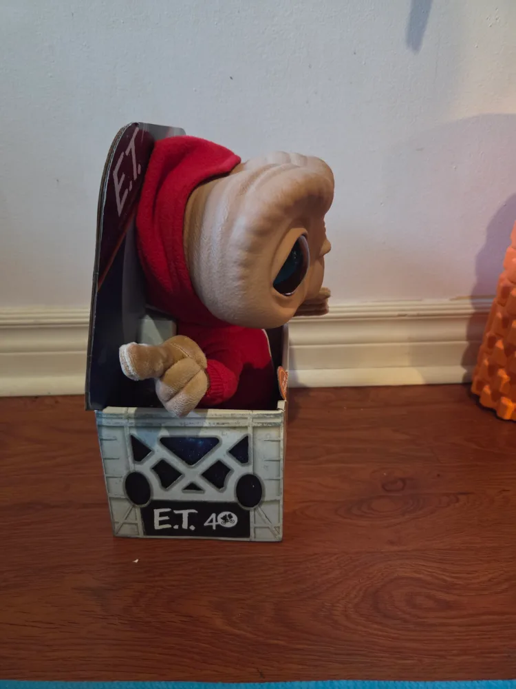 E.T. Phone Home 40th Anniversary Feature Plush image indicator(2)