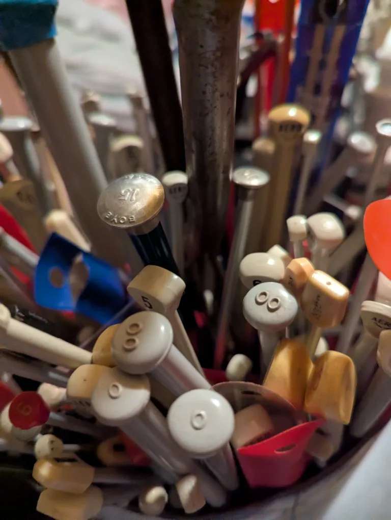 🇨🇦Mixed Lot of Knitting and crochet needles image indicator(3)