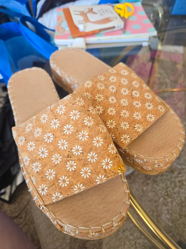 Cute Women's Cork Sandals size 9 thumbnail