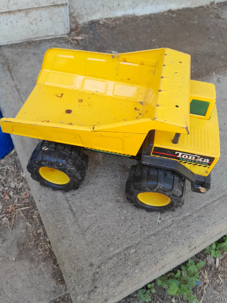 Tonka Mighty Dump Truck - Yellow thumbnail