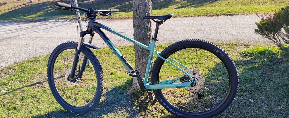 Polygon xtrada 6 Mountain Bike  very clean condition. image indicator(2)