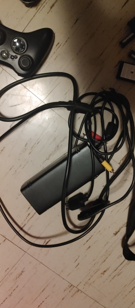 Xbox 360 Console with 2 Controllers - photo 4