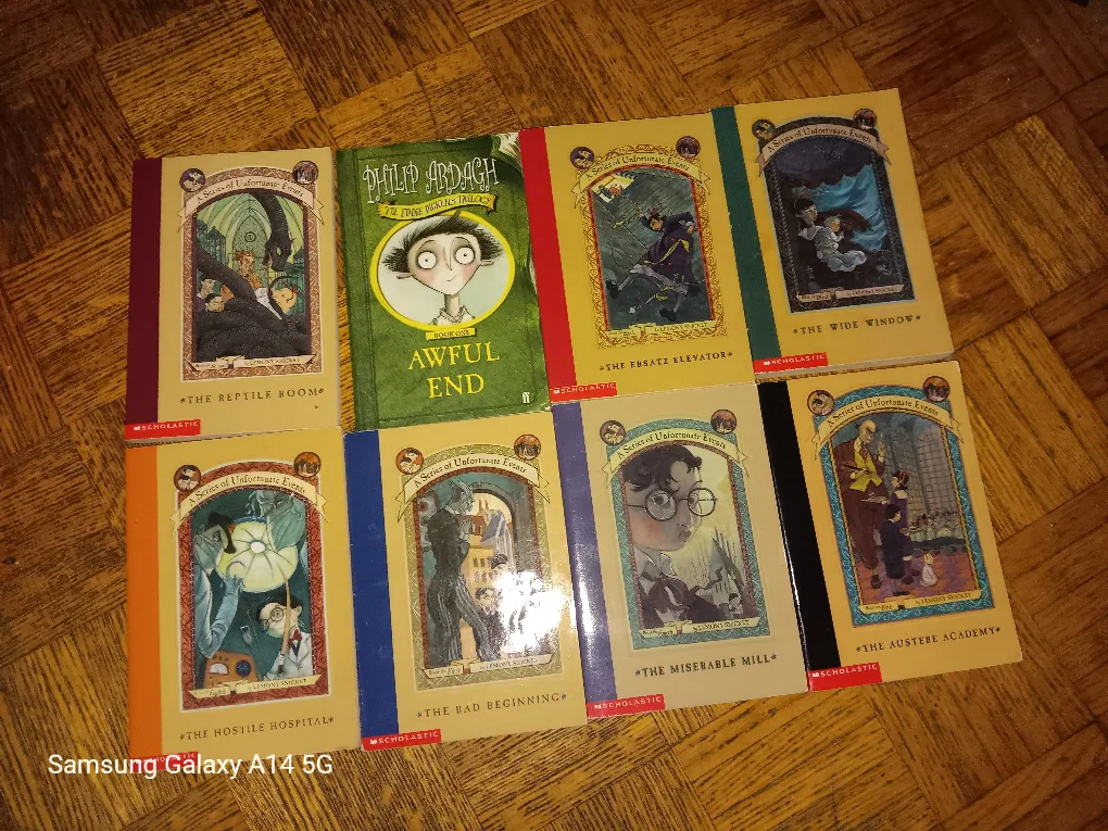 A Series of Unfortunate Events Books - 8 Books thumbnail