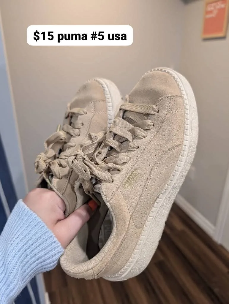 Puma Suede Shoes - Size 5 (USA) thumbnail