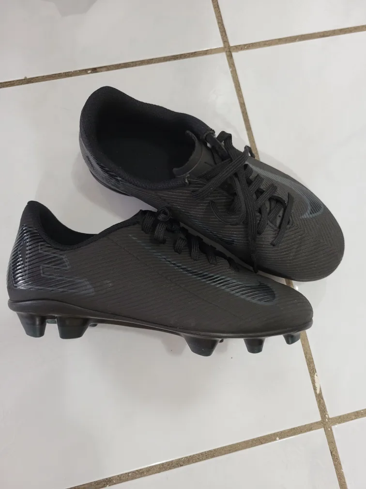 Nike soccer cleats size 1 preschool kids. thumbnail