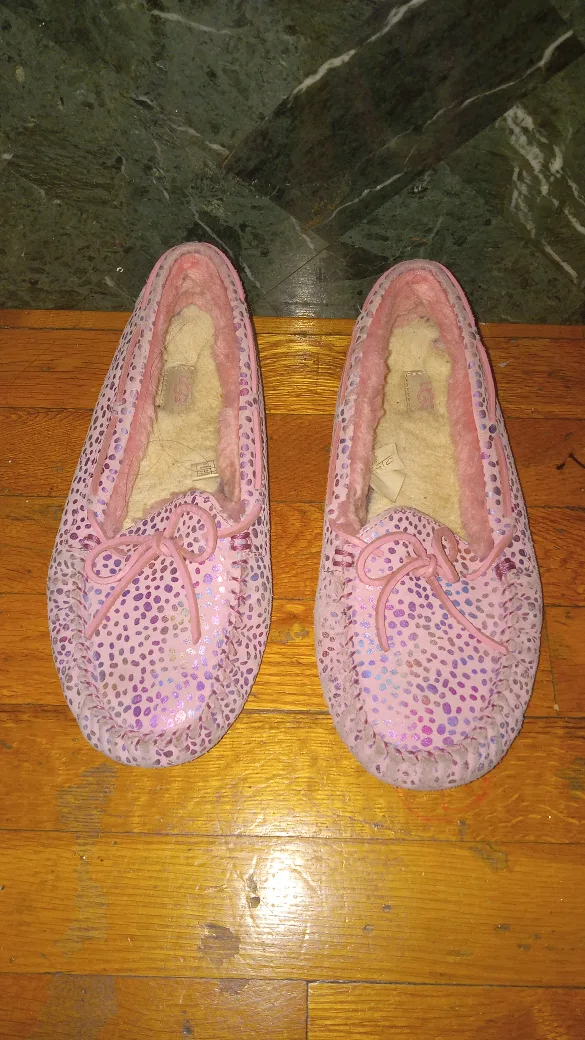UGG Slippers thumbnail