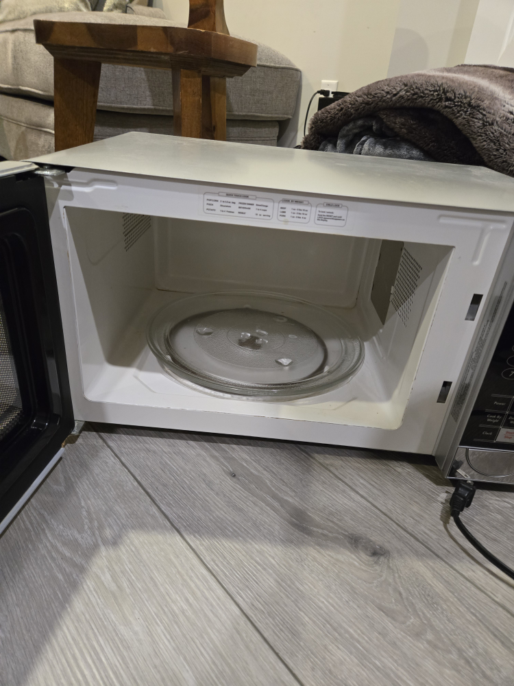 RCA Microwave Oven - photo 2