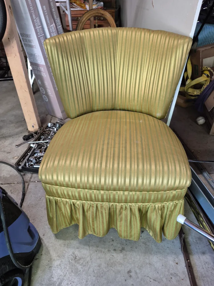 Vintage Gold Accent Chair thumbnail