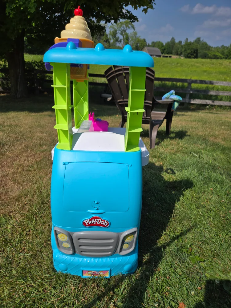 Play-Doh Ice Cream Cart image indicator(2)